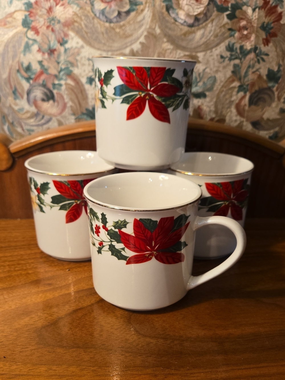 **4** GIBSON XMAX Holiday Poinsettia/Holly China Coffee Mugs